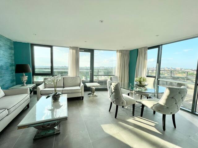 Spacious 3 BDR with A/C and rooftop in Paddington gallery image 2