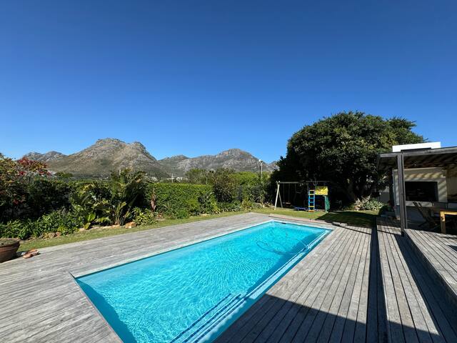 Modern home, heated pool, amazing views gallery image 2
