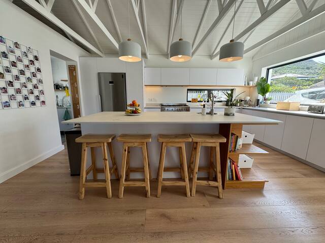 Modern home, heated pool, amazing views gallery image 5