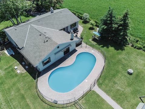 Luxury 6BR Retreat in Horseshoe | Pool + Hot Tub |