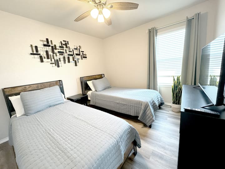 Dve dvojlôžka s oddelenými posteľami, ktoré možno v prípade potreby kombinovať do ďalšej manželskej postele