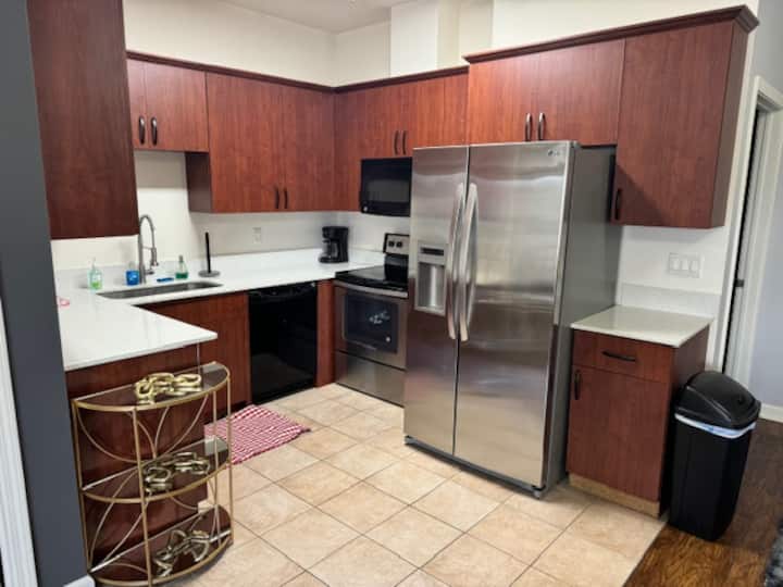 Downtown Luxury 1350 Sq Ft. 2 Bed 2 Bath #1 - Dearborn, MI
