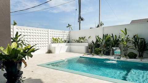 Serambi Satu Guest House with private pool