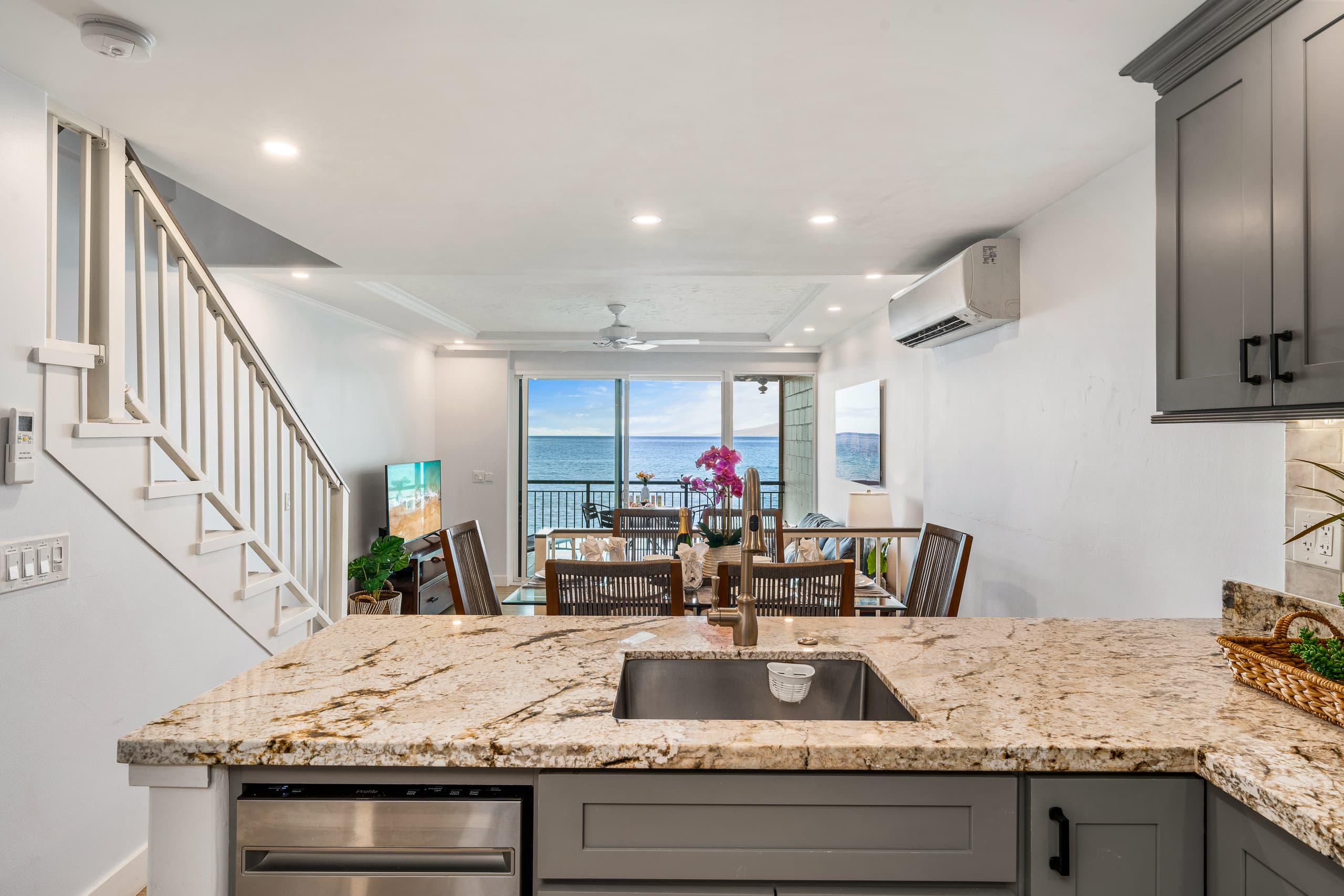 Condo in Lahaina · ★5.0 · 3 bedrooms · 5 beds · 2.5 private baths - Image 6