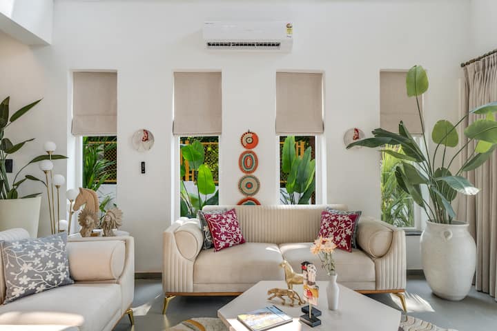 Living room image 6