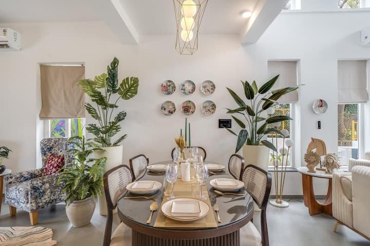 Dining area image 1