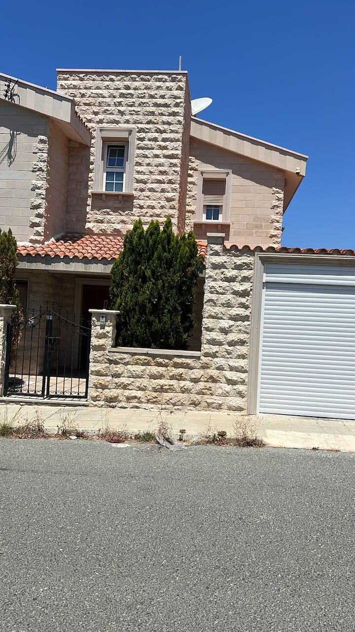 Luxury 3 Bedroom Sea -View House - Paphos