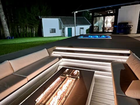 Country villa with private wildlife park, hot tub, sauna, gym