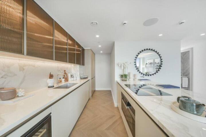 Super Luxury Duplex Large Penthouse Sleeps 8 gallery image 4