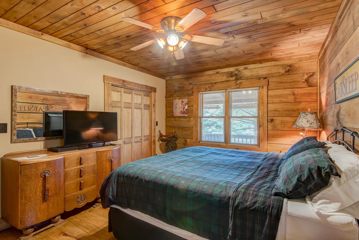 Downstairs features a King-bed master suite with a 39” HDTV on and its own private full bathroom, closet and dresser, with outdoor furniture cushions in the closet, too.  Don't miss board games in the cabinet.