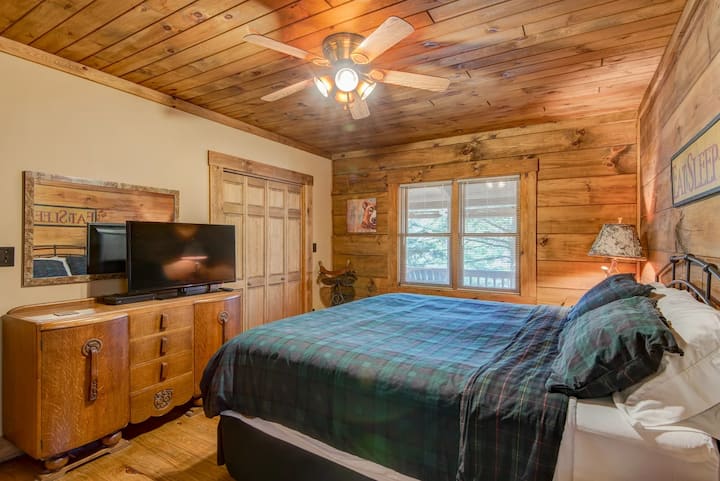 Downstairs features a King-bed master suite with a 39” HDTV on and its own private full bathroom, closet and dresser, with outdoor furniture cushions in the closet, too.  Don't miss board games in the cabinet.