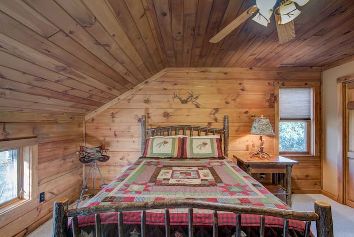 Upstairs has a second master suite, with a Queen bed and a private 32” HDTV, and a private full bathroom.