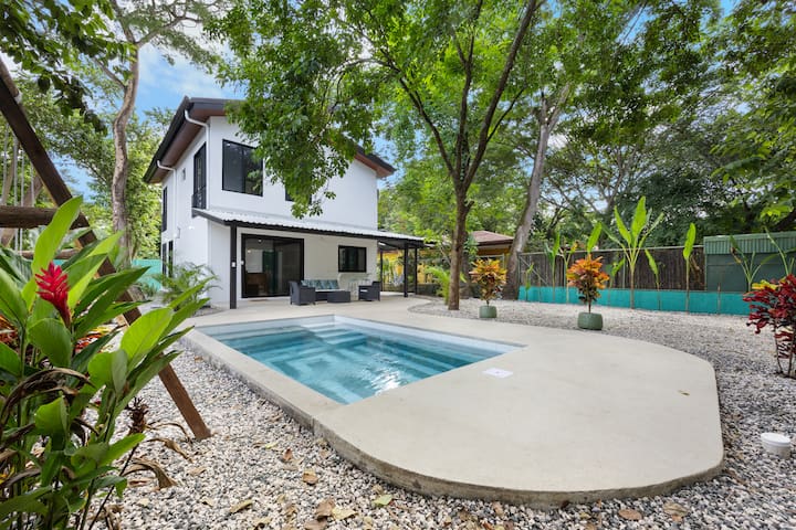 Family Beach Escape — Pool, Modern & Walk to Beach