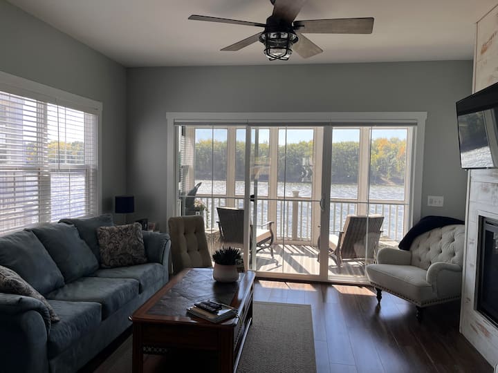 On River|quiet| King Bed Immaculate| Nature Parks - Ottawa, IL