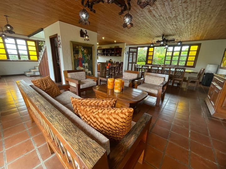 Charming Villa, Pool, Jacuzzi, 10 Min Coffee Park - Montenegro, Colombia