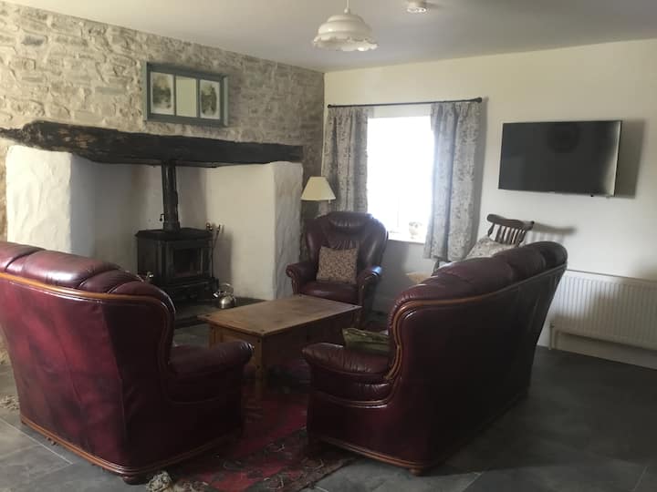 Traditional Irish Farmhouse - Dingle Peninsula
