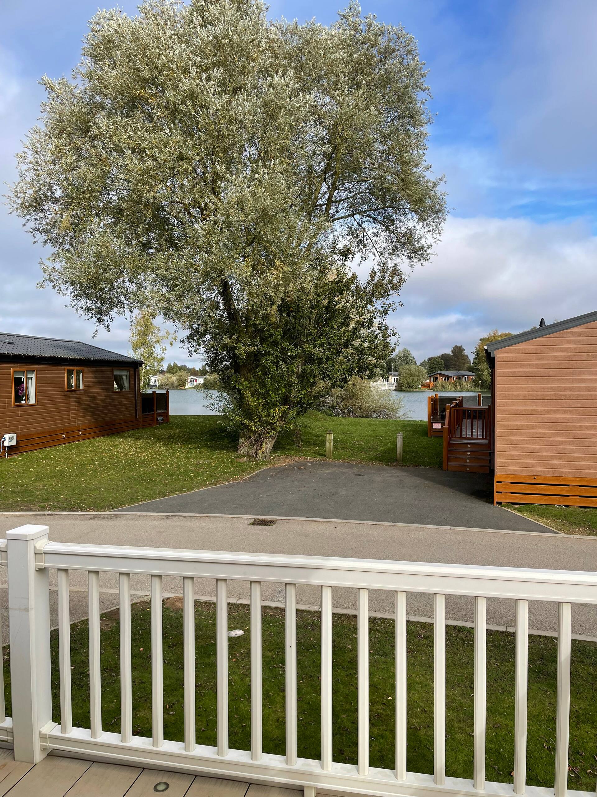 Luxury 8 berth caravan with private HOT TUB — photo 4