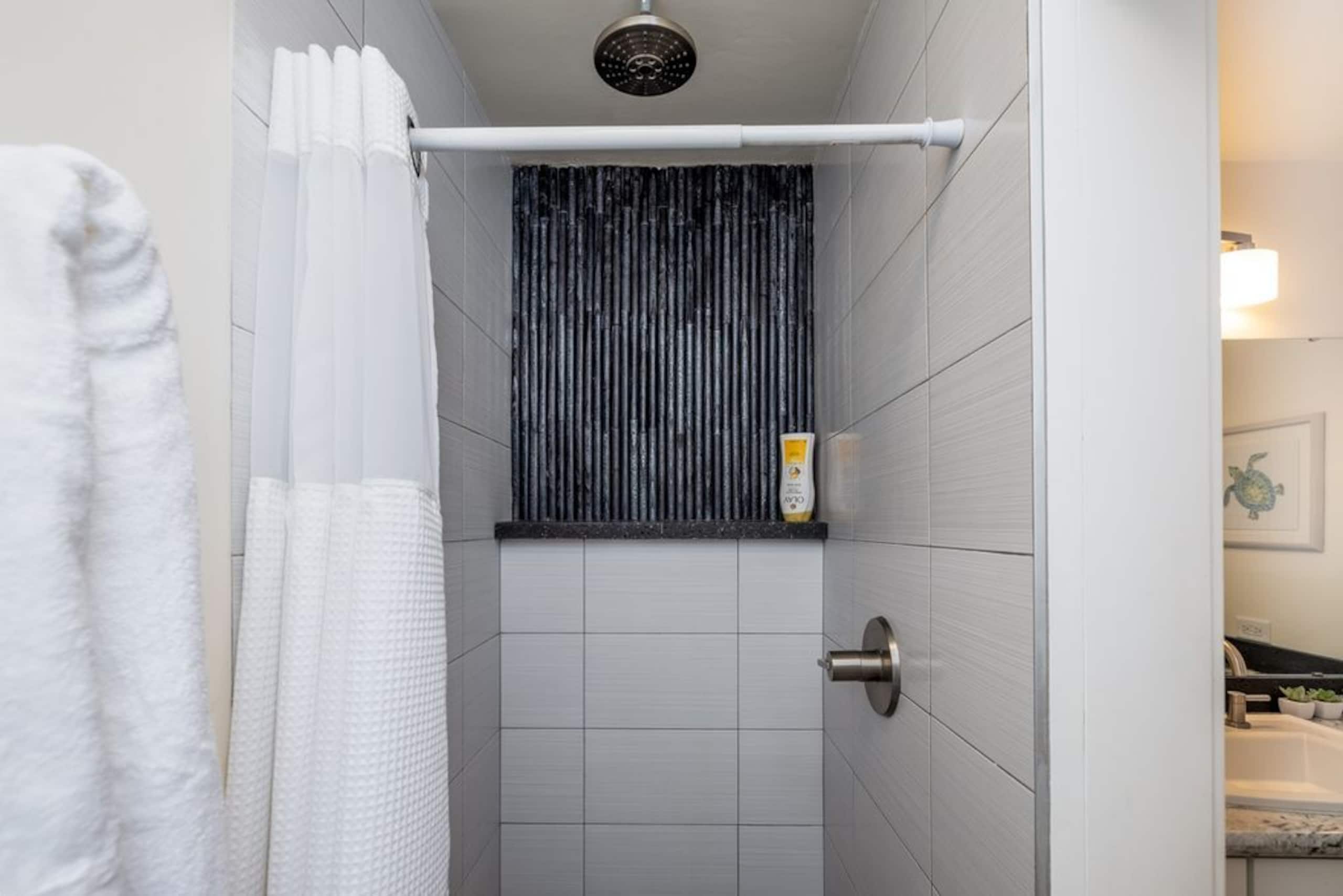 Condo in Kailua-Kona · ★4.87 · Studio · 1 bed · 1 bath - Image 6
