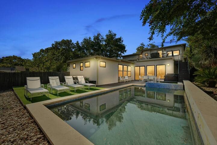 Stunning Mid-century Perfection, Pool and Hot Tub! gallery image 2