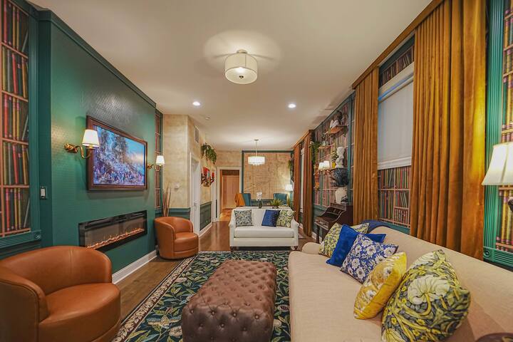 The Grand Vic: Large 5BD/3BA Home (+Garage) gallery image 2