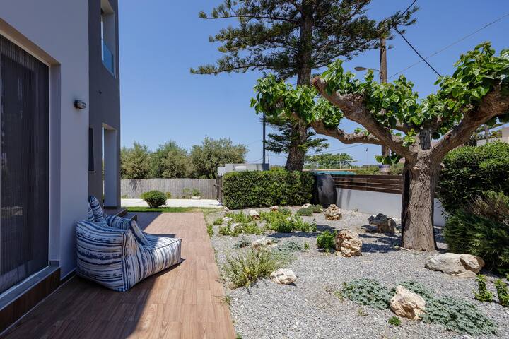 Villa Oceanna – 500m from beach! gallery image 3