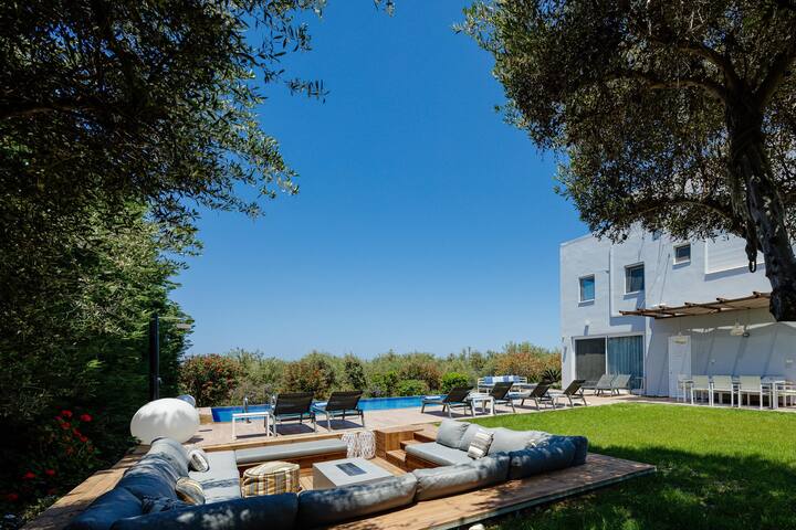 Villa Oceanna – 500m from beach!