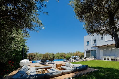 Villa Oceanna - 500m from beach!