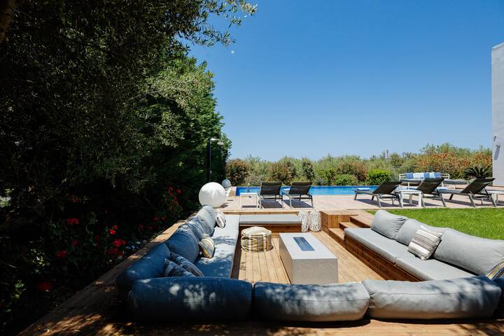 Villa Oceanna – 500m from beach! gallery image 2