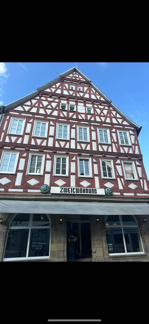 Stylish Apartment with Spacious Sunlit Bathroom