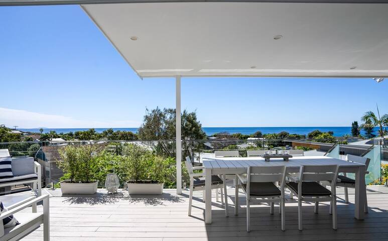 Coastal Luxury Beachfront Retreat. gallery image 4