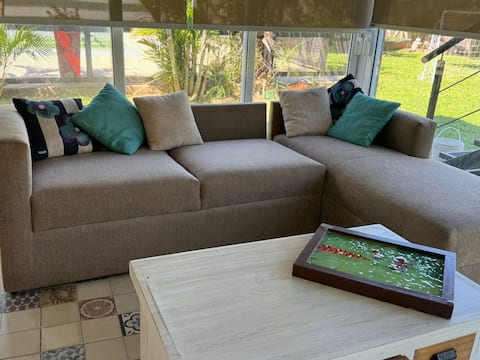 Propiedad de Airbnb exitosa: Large House with Pool and Quincho for 12 people en Departamento Ituzaingó