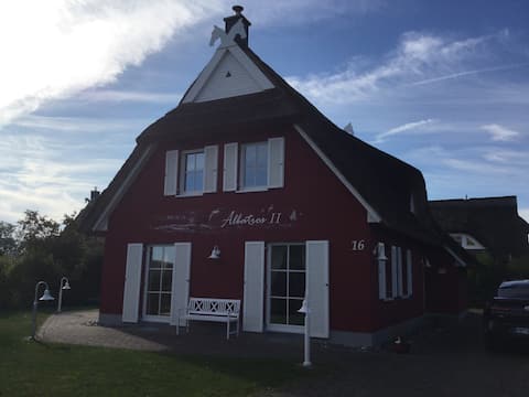 Thatched-roof romance on Rügen