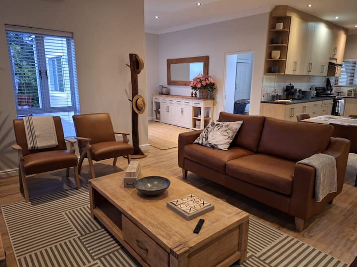 Farm-living Right In The Franschhoek Village! - フランシュホーク