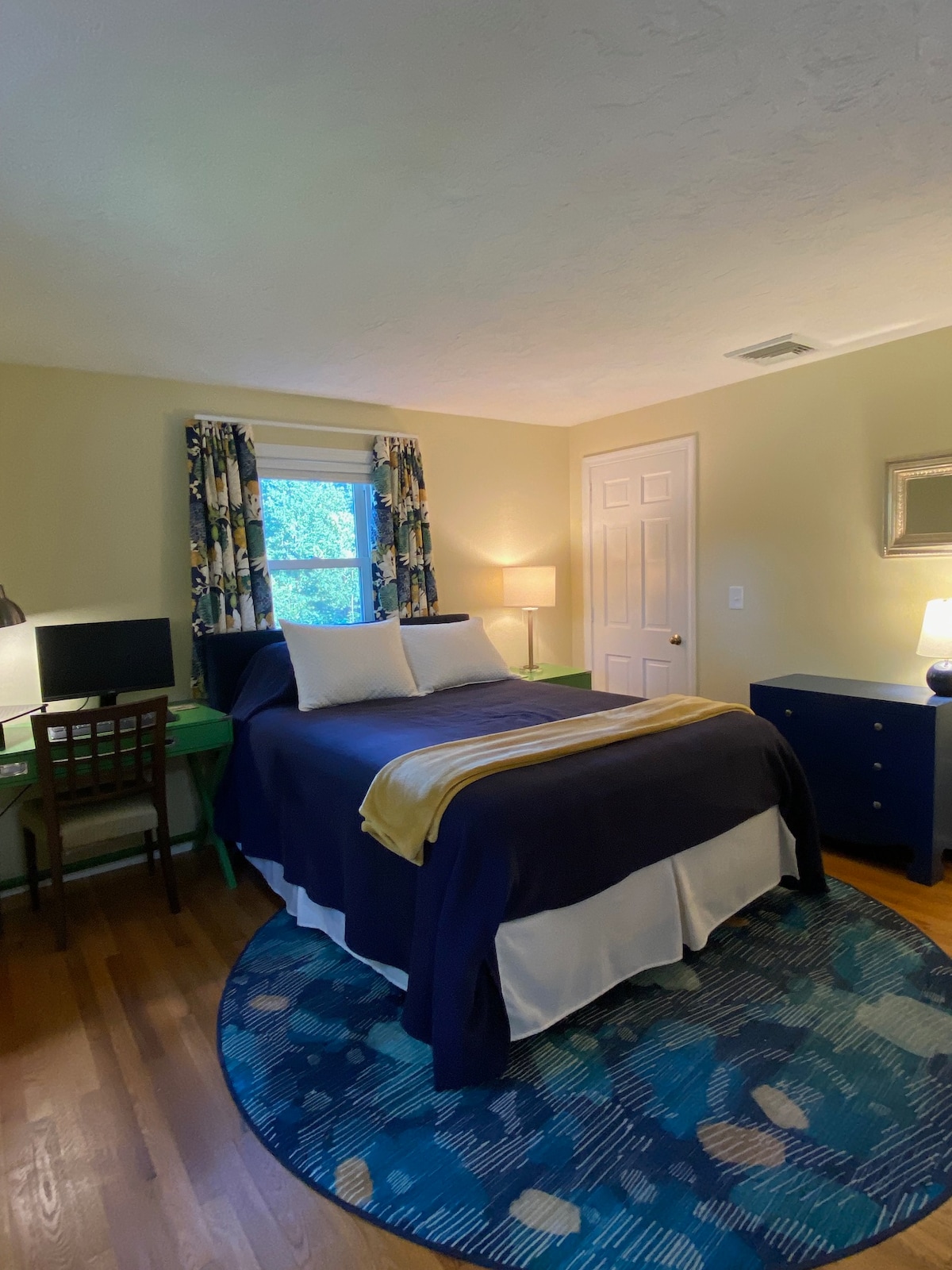 Dhomë gjumi kryesore, krevat dopio "queen"