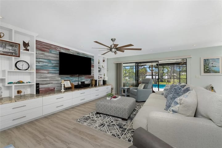 Port Charlotte Canal/pool Retreat - Port Charlotte, FL