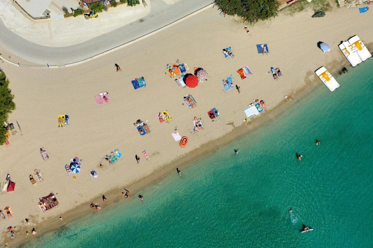 Vila Andris · Vila - bazen, vrt, blizu plaže