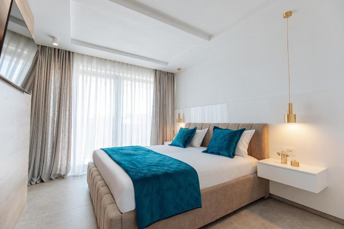 Vila Andris · Vila - bazen, vrt, blizu plaže