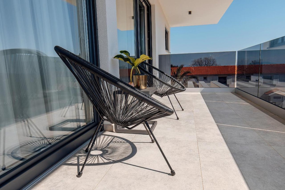 Vila Andris · Vila - bazen, vrt, blizu plaže