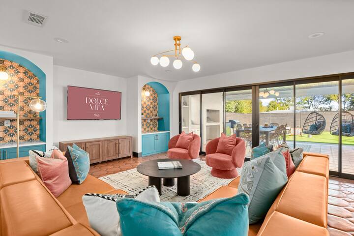 Most EPIC Austin Experience! La Dolce Vita Villa gallery image 2