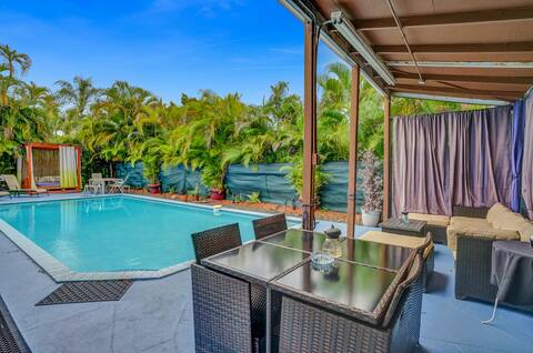Miami Central Stunning Villa with Heated Pool  BBQ