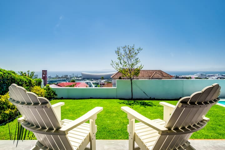 Luxury Green Point Villa, with Ocean Views & Pool gallery image 4