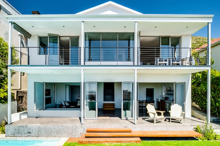Luxury Green Point Villa, with Ocean Views & Pool gallery image 2