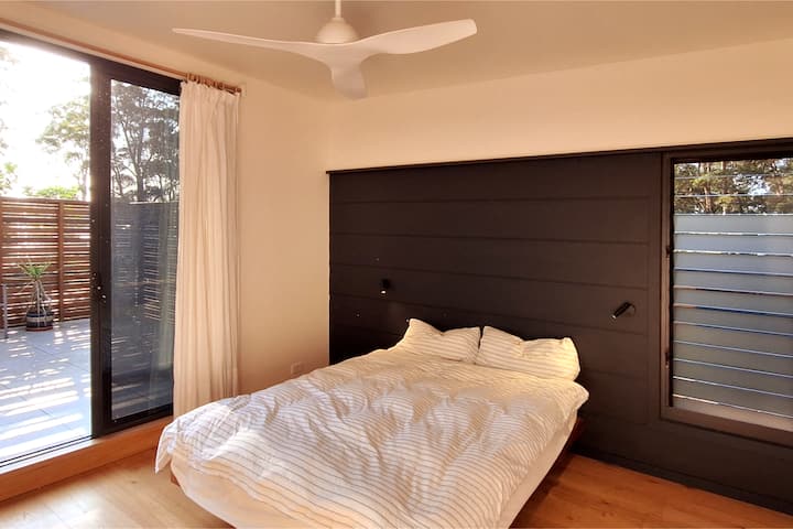 Master bedroom with ensuite: Queen bed.