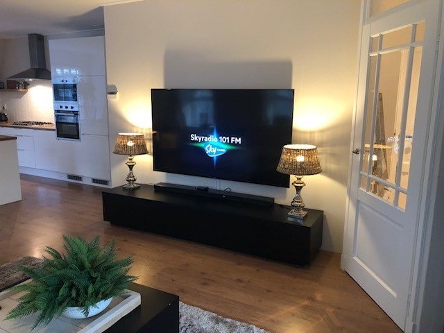 Top Airbnb: "It Koeshûs" 6 p. cozy sleeping in the heart of Sneek in Wijk 01 Sneek