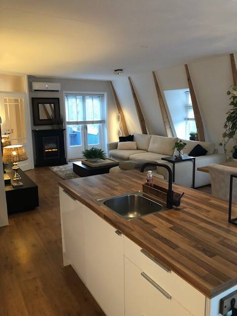 "It Koeshûs" 8p. cozy sleeping in the heart of Sneek