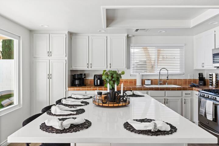 Heated Pool & 10 MINS TO STRIP gallery image 4