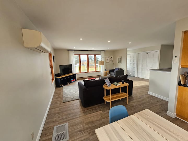 Living Room / Lounge