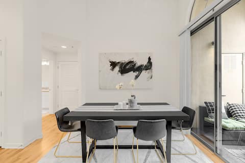 Luxury/ Peaceful/Memorable/ one bedroom w/king bed