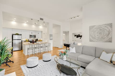 Luxury/ Peaceful/Memorable/ one bedroom w/king bed