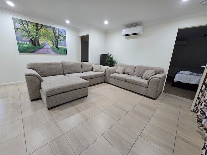 Cozy 4 Bedroom House In A Quiet Area Close To Cbd - Toowoomba